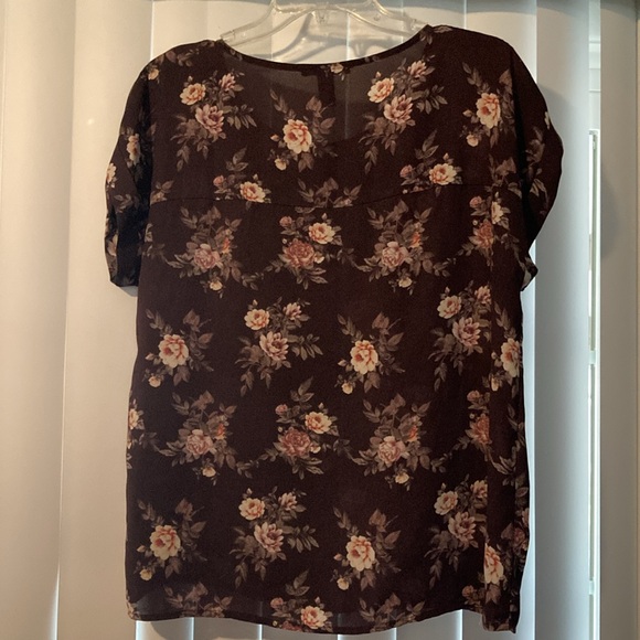 Lightweight brown/eggplant floral top from Forever 21; size Medium - Picture 4 of 4